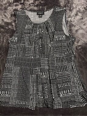 Liz Claiborne Black & White Sleeveless Geometric Tank Top